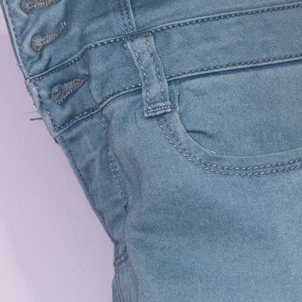 Light Blue Jeans - Picture 3 of 5